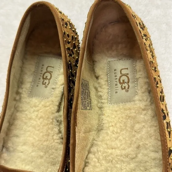 UGG Animal Print w/Grommets Leather Upper Slip-on Flats Size 5.5 Preowned