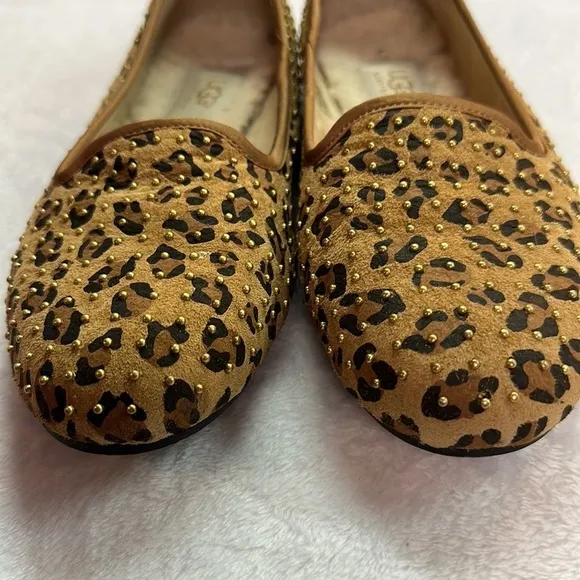 UGG Animal Print w/Grommets Leather Upper Slip-on Flats Size 5.5 Preowned
