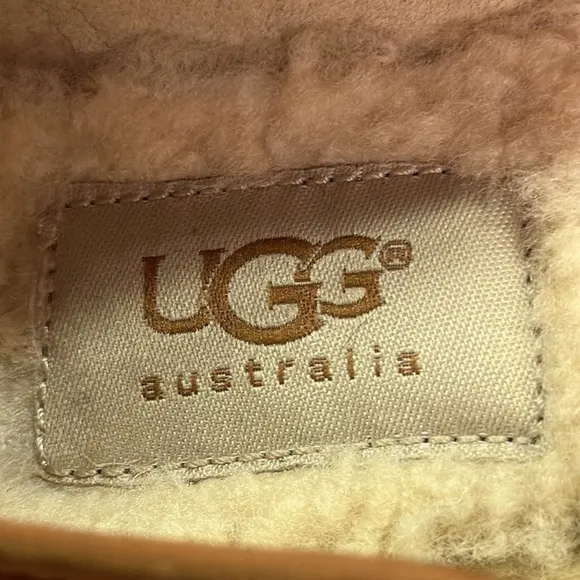 UGG Animal Print w/Grommets Leather Upper Slip-on Flats Size 5.5 Preowned