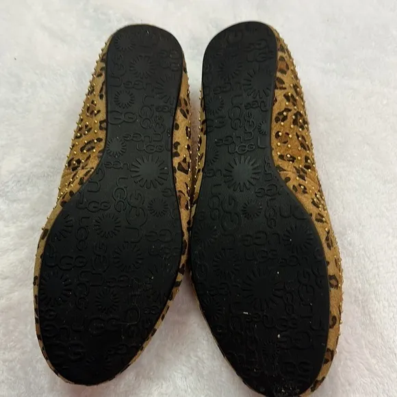 UGG Animal Print w/Grommets Leather Upper Slip-on Flats Size 5.5 Preowned