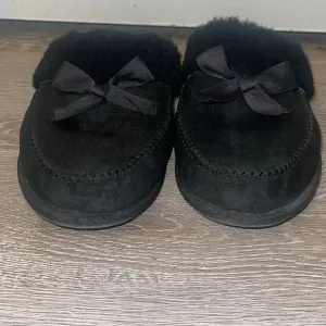 UGG Australia Black Hafnir Bow Slipper Flats Size: US 11
