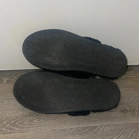 UGG Australia Black Hafnir Bow Slipper Flats Size: US 11