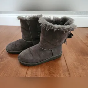 Ugg Bailey Bow gray boots (3)