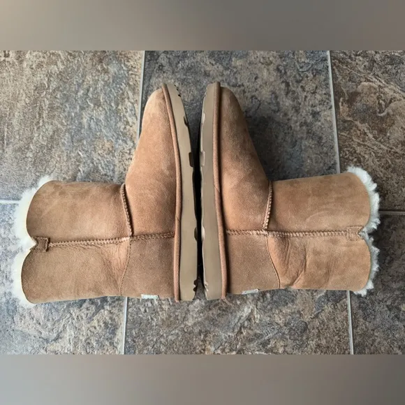 UGG Bailey Button Pull On Boots- Chestnut Tan, Big Kid’s Size 6