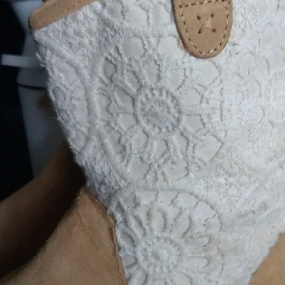 UGG BOOTS GIRLS