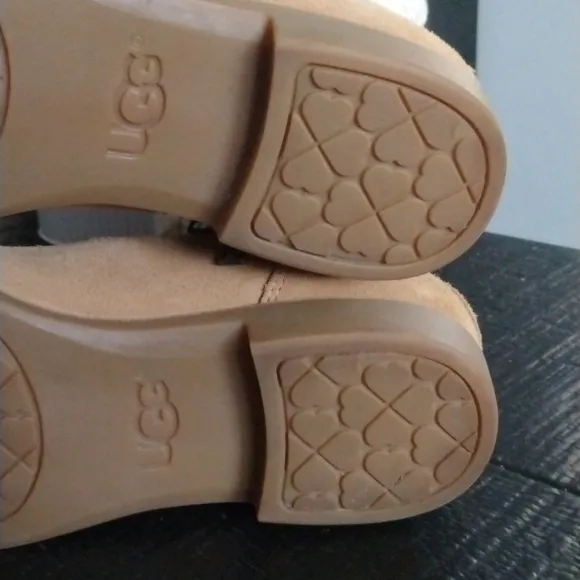 UGG BOOTS GIRLS