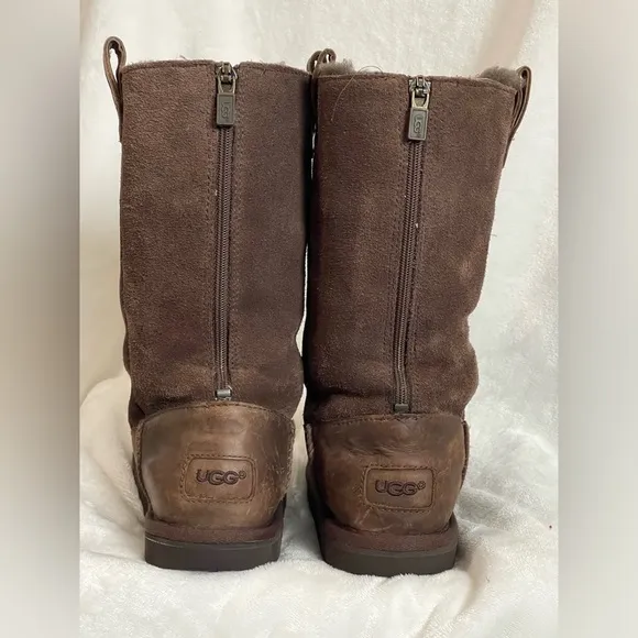Ugg boots size 5 zip up back brown