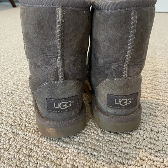 Ugg Classic II pull on boots