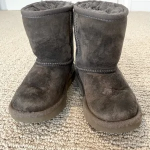 Ugg Classic II pull on boots