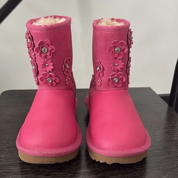 UGG | Classic Short II Petal Pull-On Suede Leather Boots