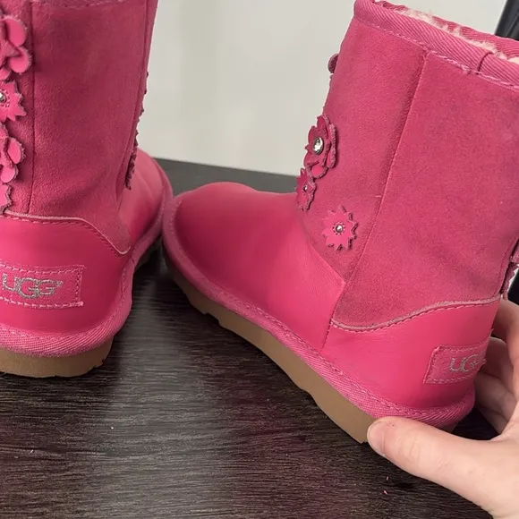 UGG | Classic Short II Petal Pull-On Suede Leather Boots