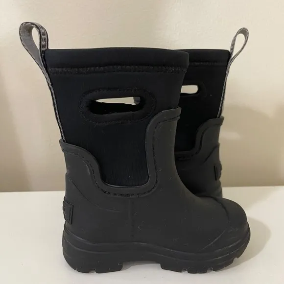 UGG Droplet Mid Rain Boots Kids Size 6 Black Waterproof Pull On 1143783T