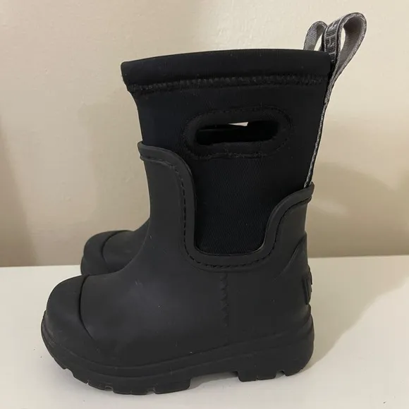 UGG Droplet Mid Rain Boots Kids Size 6 Black Waterproof Pull On 1143783T