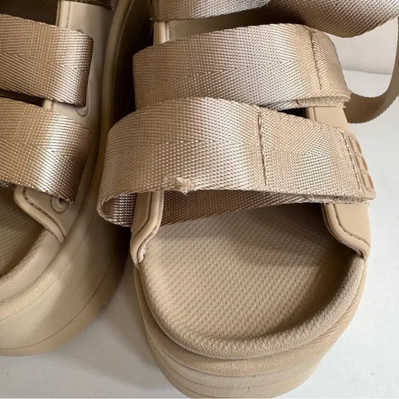 UGG GOLDENRISE MUSTARD SEED STRAPPY PLATFORM SANDALS US 6 *scuff on strap*