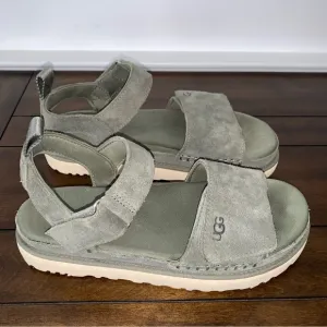 UGG Goldenstar Platform Sandals Suede Green Strap Closure EUC 🚨