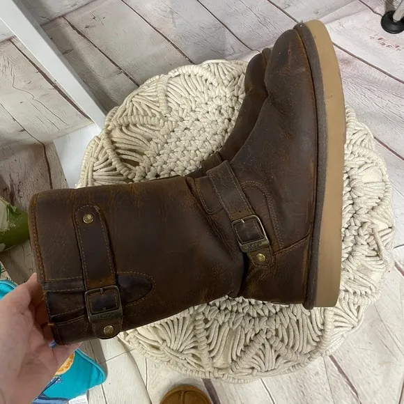 UGG Kensington Brown Leather Lined Biker Size 8 pull on Boots