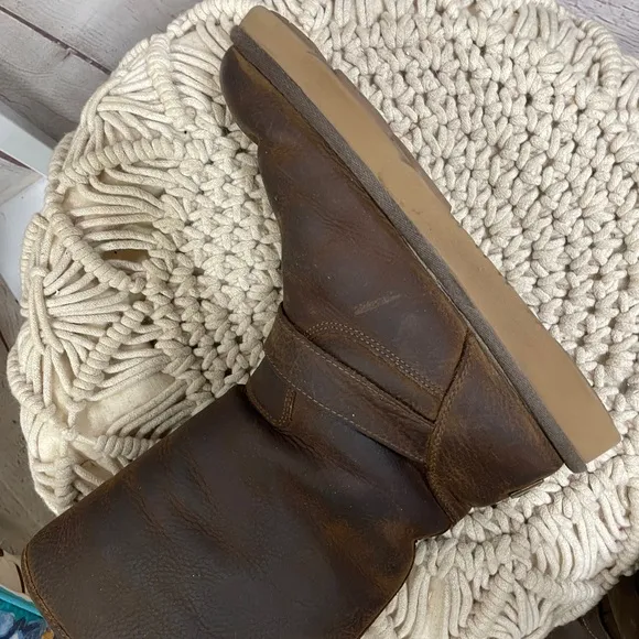 UGG Kensington Brown Leather Lined Biker Size 8 pull on Boots