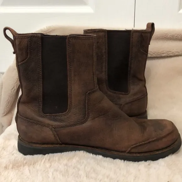 UGG Men’s Ankle Brown Leather Pull On Boots, Size 8.5, Rubber Sole
