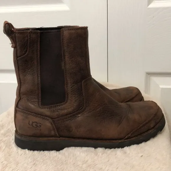 UGG Men’s Ankle Brown Leather Pull On Boots, Size 8.5, Rubber Sole