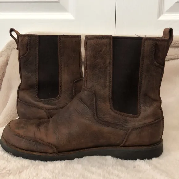 UGG Men’s Ankle Brown Leather Pull On Boots, Size 8.5, Rubber Sole