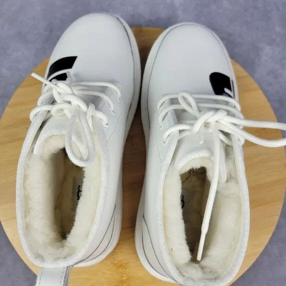 UGG Men’s Neumel Chopd White Leather Chukka Boots size 9