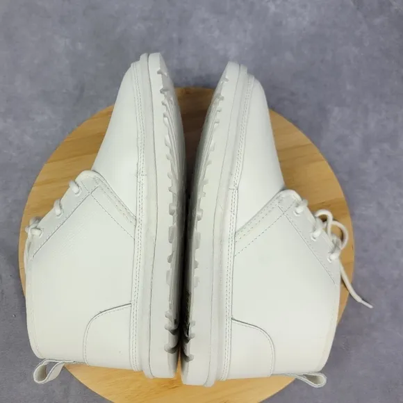 UGG Men’s Neumel Chopd White Leather Chukka Boots size 9