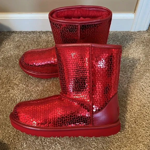 Ugg red heart boots kids shoe pull on size 10 toddler 5 big girls metallic