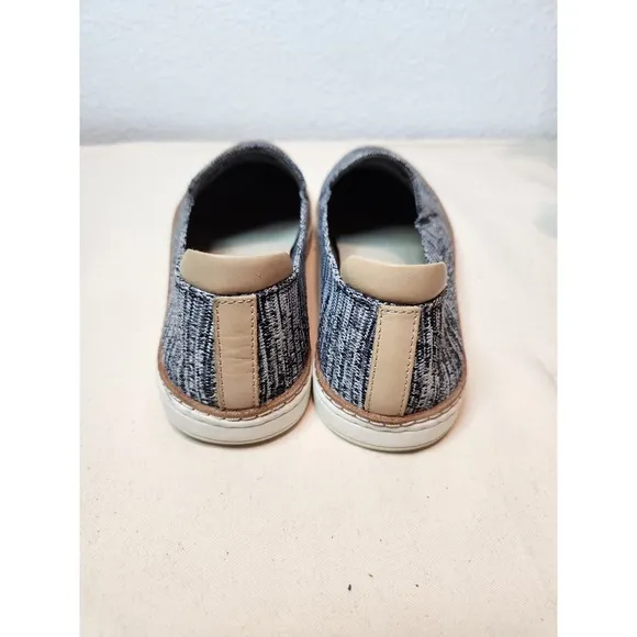 UGG Sammy Slip-On Knit Shoes Gray Beige Size 7.5  Flats Comfort Casual