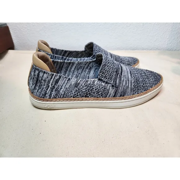 UGG Sammy Slip-On Knit Shoes Gray Beige Size 7.5  Flats Comfort Casual