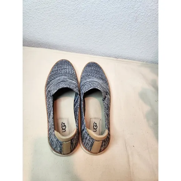 UGG Sammy Slip-On Knit Shoes Gray Beige Size 7.5  Flats Comfort Casual