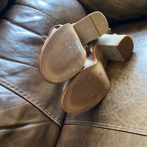 Ugg tan suede 8 heeled sandals
