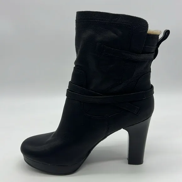 UGG women US 6.5 Style 1005645 Black leather heeled boots OLIVIA midi boot wrap