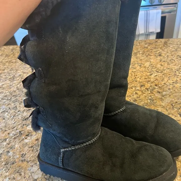 UGG Women’s Bailey Bow Tall II Black Suede Boots Size 7