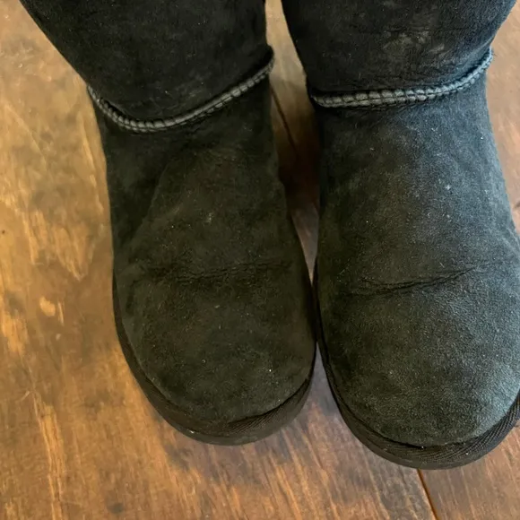 UGG Women’s Bailey Bow Tall II Black Suede Boots Size 7