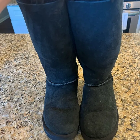 UGG Women’s Bailey Bow Tall II Black Suede Boots Size 7