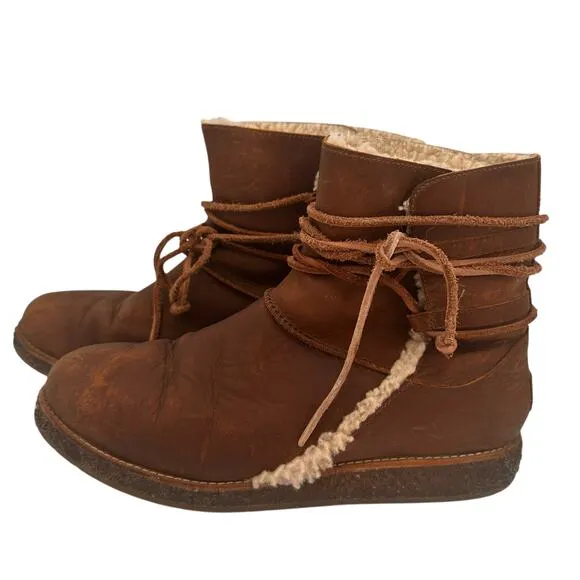 UGG Women's Brown Leather Luisa Skeepskin All Weather Boots Size 10