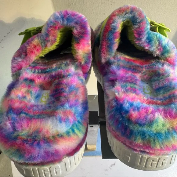 UGG Women's Fluffita Pixelate Youth Slippers size 5