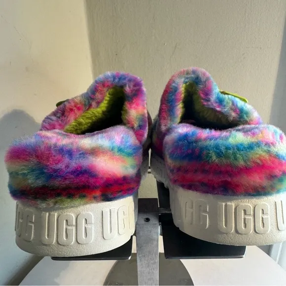 UGG Women's Fluffita Pixelate Youth Slippers size 5