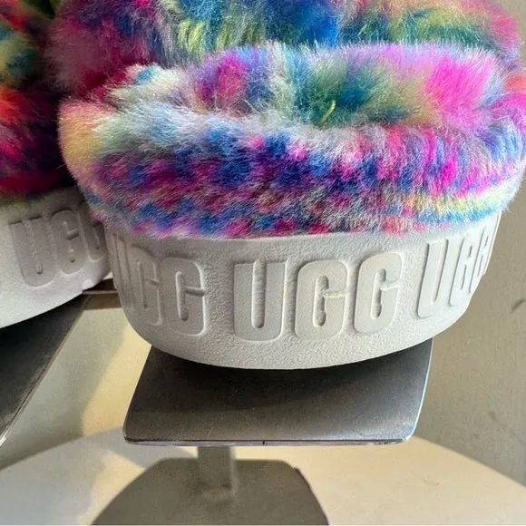 UGG Women's Fluffita Pixelate Youth Slippers size 5