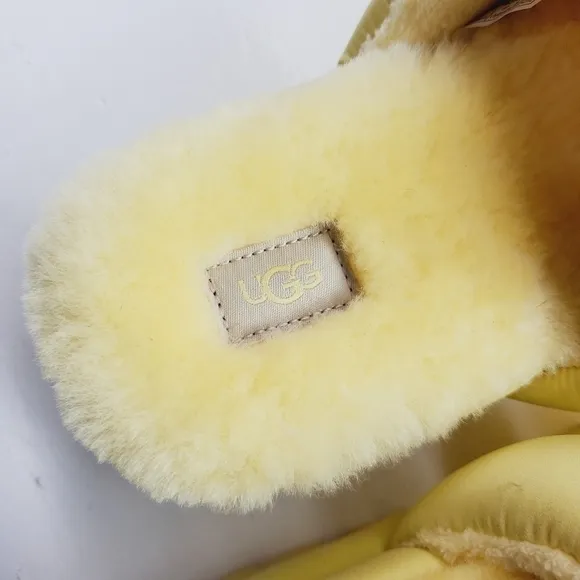 UGG Women's Maxi Puft Slide Slipper Sandals Banana Yellow Size 8