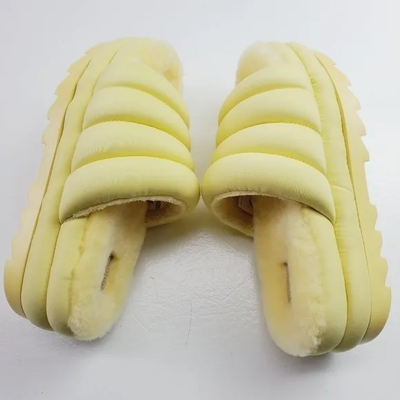 UGG Women's Maxi Puft Slide Slipper Sandals Banana Yellow Size 8