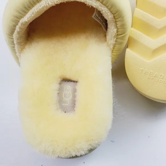 UGG Women's Maxi Puft Slide Slipper Sandals Banana Yellow Size 8