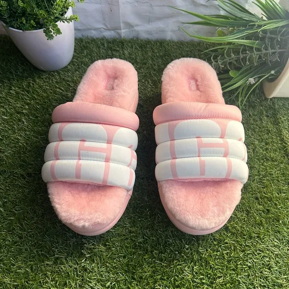 UGG Women's Maxi Slide Logo Sandal  Slide Pink Scallop Size 8 Brand new