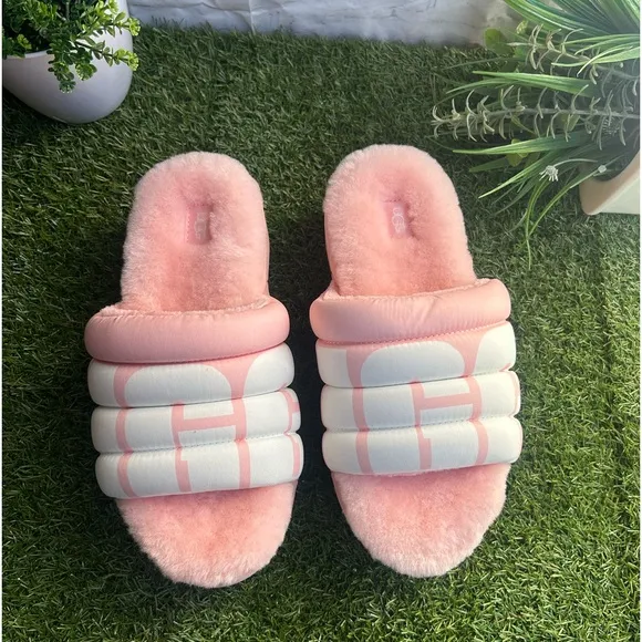 UGG Women's Maxi Slide Logo Sandal  Slide Pink Scallop Size 8 Brand new