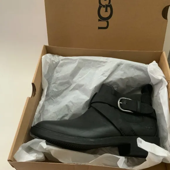 UGG Wylma Black Oiled Leather Moto Booties 1113422 Buckle Western Ankle Boots 7