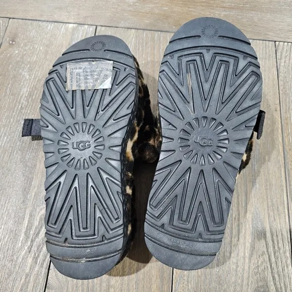 UGGs Fluffita Panther Print, Women's Size 9