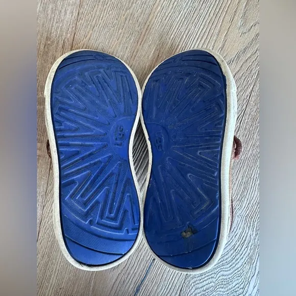 Uggs kids boots size 9 lot