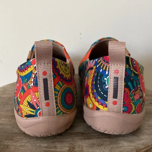 UIN Floral Design Blossum Toledo Canvas Slip On Shoes Size 8