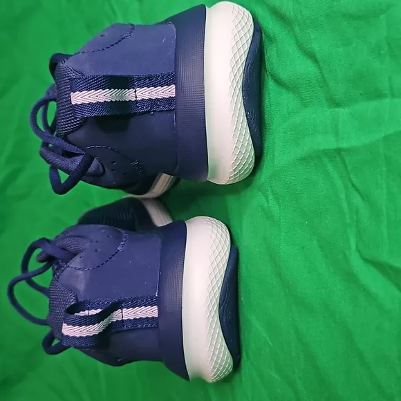 Under Armour Charged Assert 10 Blue sneakers