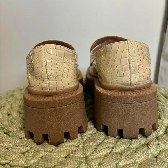 Urban Outfitters Boca Lugged Ivory Croc Embossed Patent Platform Y2K Loafers